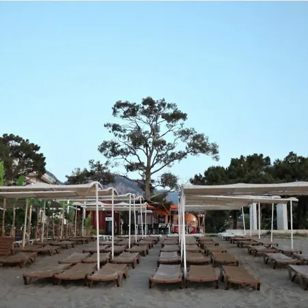 Omorfi Garden Hotel