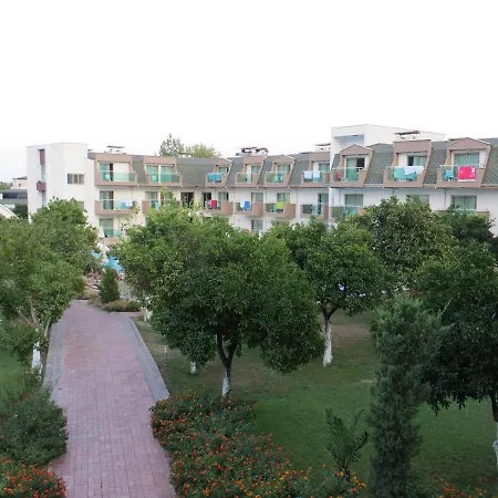 Omorfi Garden Hotel 4*