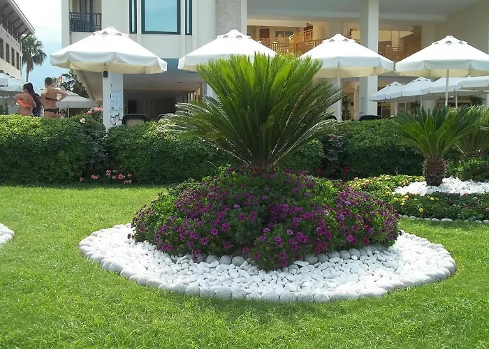 Omorfi Garden Kemer
