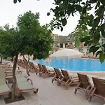Omorfi Garden 4*