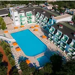 Omorfi Garden 4*
