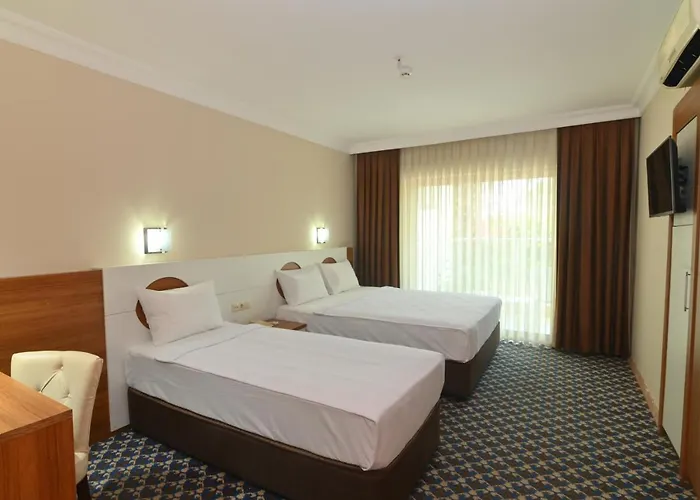 Hotell Omorfi Garden 4*