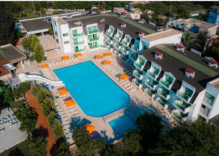 Omorfi Garden 4*